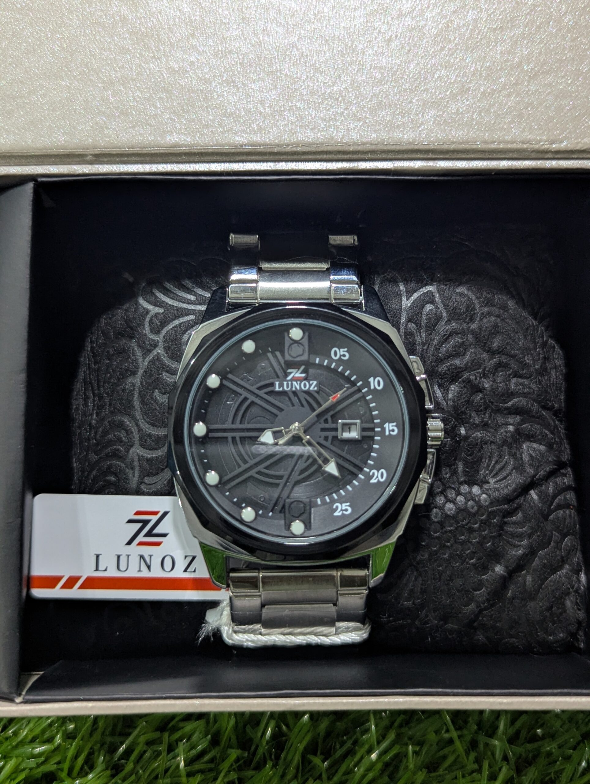 LUNOZ – Luxury Black Dial Quartz Wrist Watch - Image 4