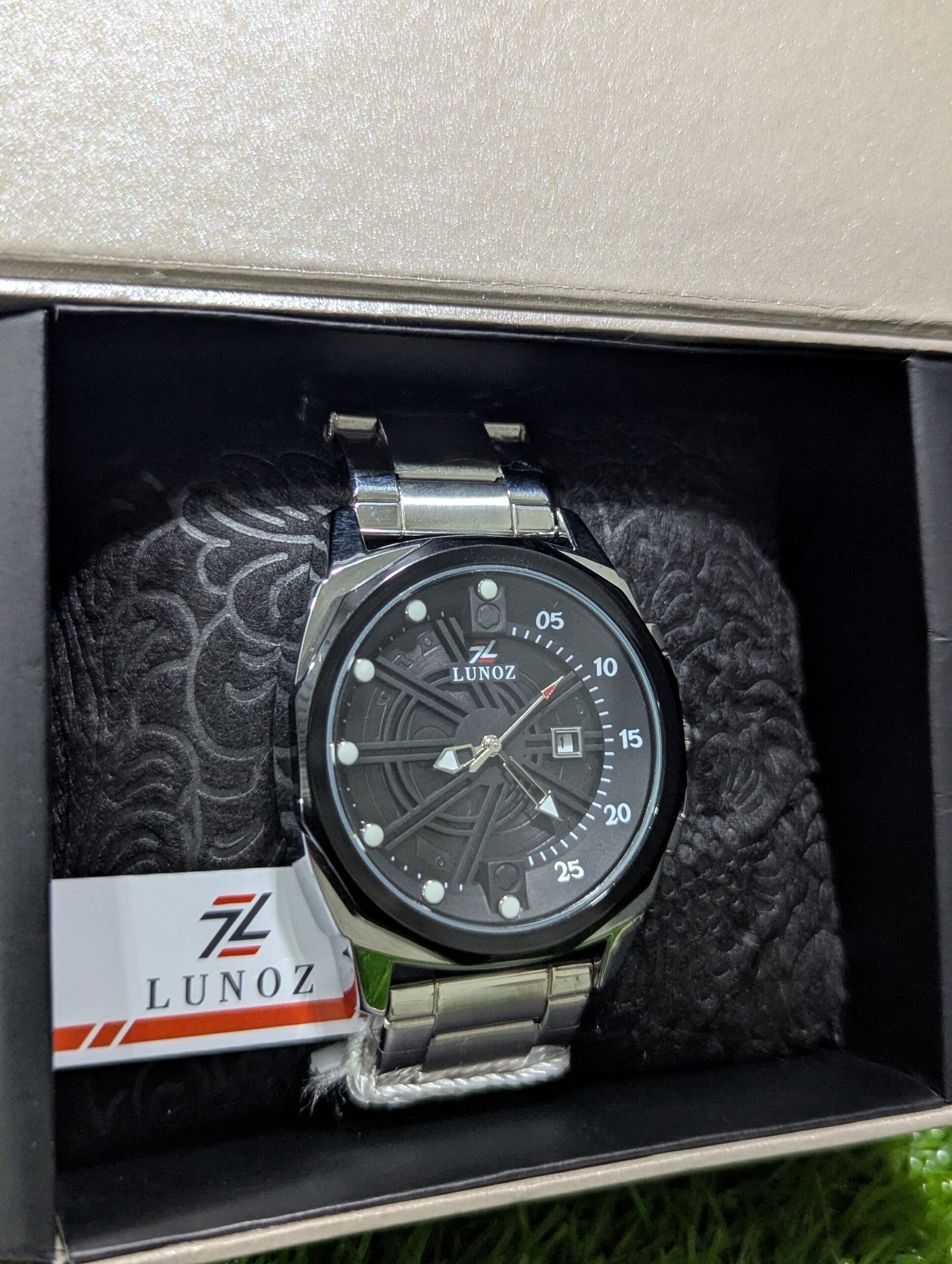 LUNOZ – Luxury Black Dial Quartz Wrist Watch - Image 2