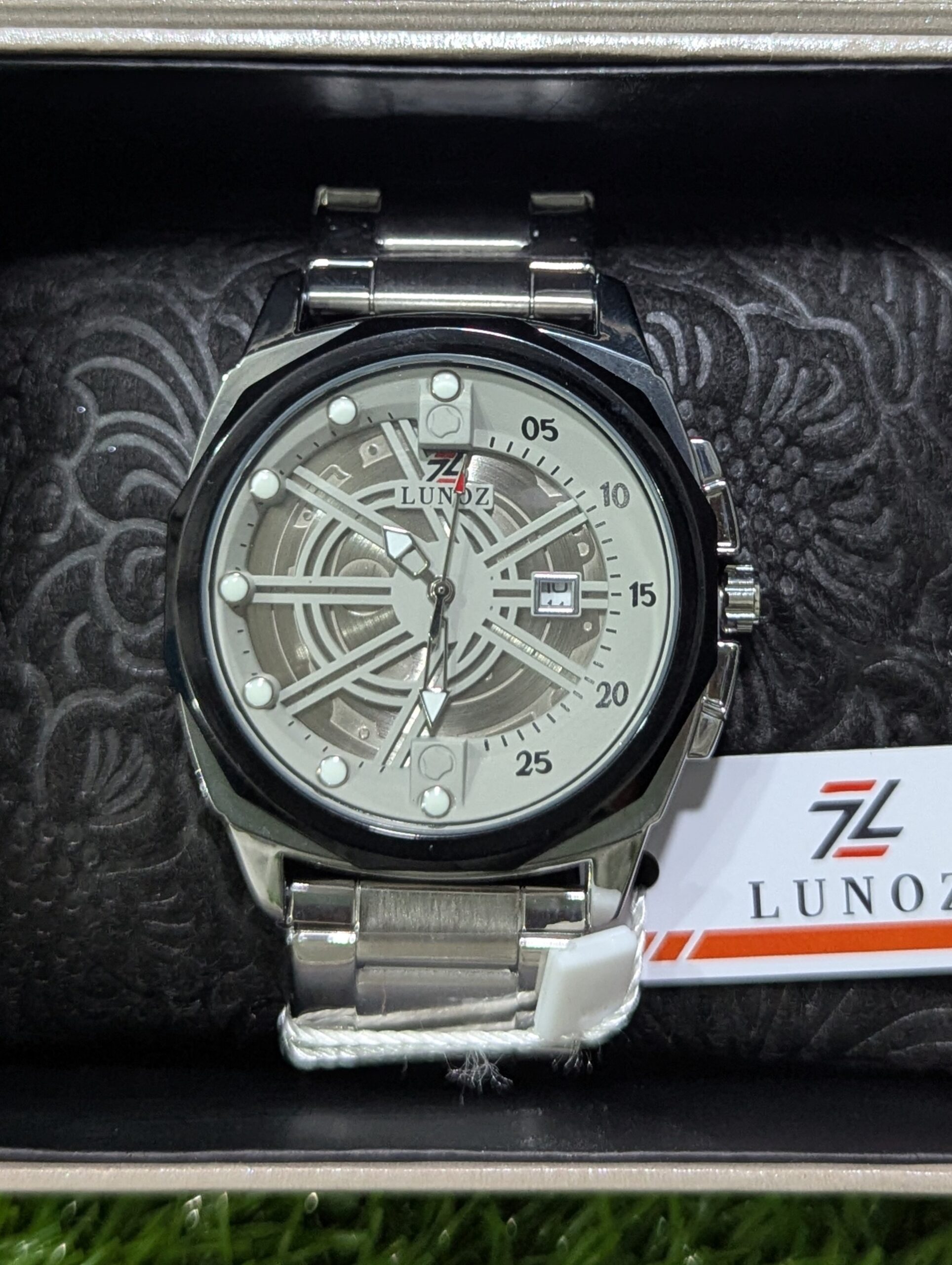 LUNOZ – Luxury Silver+White Dial Quartz Wrist Watch | Premium Stainless Steel Men's Watch